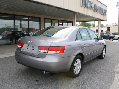 hyundai sonata 2006 gray sedan gasoline 6 cylinders front wheel drive automatic 27215