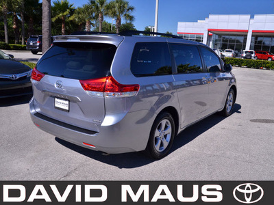 toyota sienna 2012 silver van le gasoline 6 cylinders front wheel drive automatic 32771