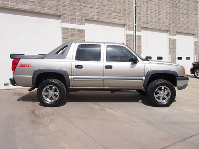 chevrolet avalanche 2003 lt  gray suv 1500 gasoline 8 cylinders 4 wheel drive automatic 80301