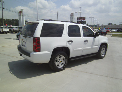 chevrolet tahoe 2008 white suv ls gasoline 8 cylinders 2 wheel drive automatic 75503