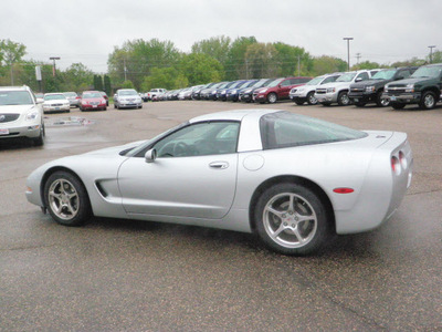 chevrolet corvette 2002 silver coupe gasoline 8 cylinders rear wheel drive automatic with overdrive 55318