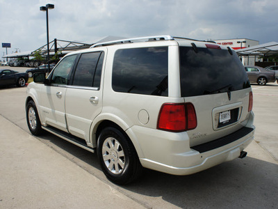 lincoln navigator 2004 white suv gasoline 8 cylinders rear wheel drive automatic 76087