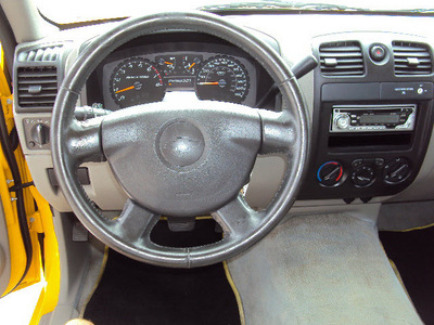 chevrolet colorado 2005 yellow pickup truck gasoline 4 cylinders rear wheel drive automatic 32901