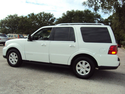 lincoln navigator 2005 white suv w sunroof w dvd gasoline 8 cylinders rear wheel drive automatic 32901