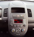 kia soul 2012 silver hatchback gasoline 4 cylinders front wheel drive 6 speed manual 32901