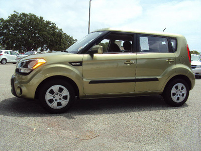 kia soul 2012 green hatchback gasoline 4 cylinders front wheel drive 6 speed manual 32901