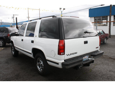 gmc yukon 1998 white suv slt gasoline v8 4 wheel drive automatic 98632