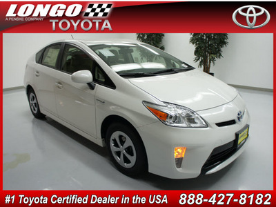 toyota prius 2012 white hatchback two hybrid 4 cylinders front wheel drive automatic 91731