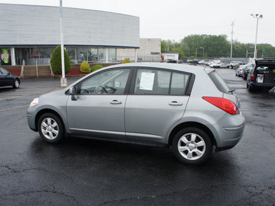 nissan versa 2009 gray hatchback gasoline 4 cylinders front wheel drive automatic 19153