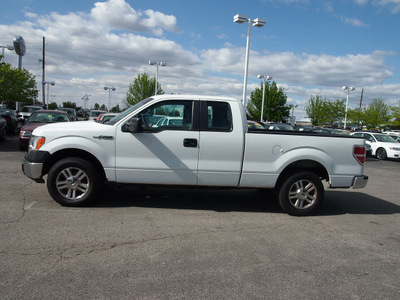 ford f 150 2009 white pickup truck xl gasoline 8 cylinders 2 wheel drive 4 speed automatic 46168
