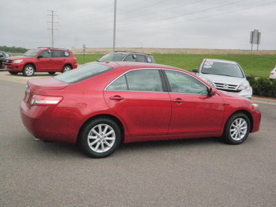 toyota camry 2010 red sedan xle gasoline 4 cylinders front wheel drive automatic 56001