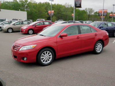 toyota camry 2010 red sedan xle gasoline 4 cylinders front wheel drive automatic 56001