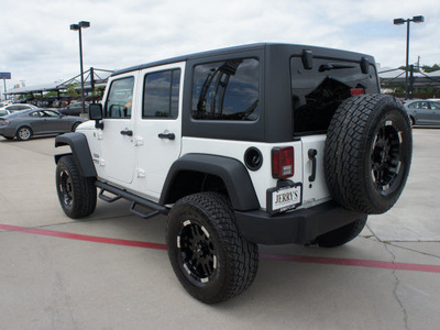 jeep wrangler unlimited 2012 white suv sport gasoline 6 cylinders 4 wheel drive automatic 76087