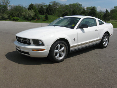 ford mustang 2008 white coupe v6 premium gasoline 6 cylinders rear wheel drive automatic 45840