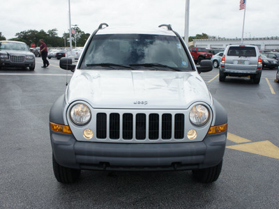 jeep liberty 2005 silver suv sport diesel 4 cylinders 4 wheel drive automatic 33021