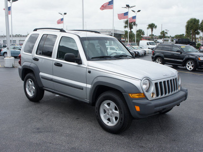 jeep liberty 2005 silver suv sport diesel 4 cylinders 4 wheel drive automatic 33021