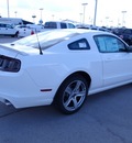 ford mustang 2013 white coupe gasoline 8 cylinders rear wheel drive 6 speed automatic 77388