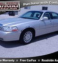 lincoln town car 2005 silver sedan signature gasoline 8 cylinders rear wheel drive 4 speed automatic 77388