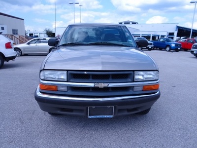 chevrolet s 10 2002 gray flex fuel 4 cylinders rear wheel drive not specified 77388