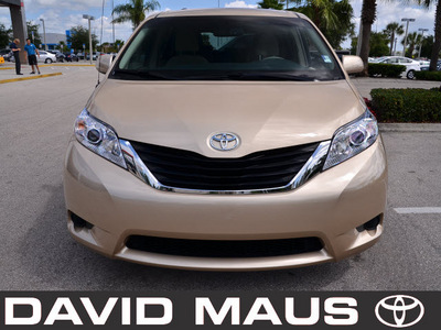 toyota sienna 2012 gold van le gasoline 6 cylinders front wheel drive automatic 32771