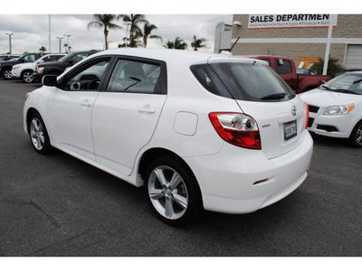 toyota matrix 2010 white hatchback s gasoline 4 cylinders front wheel drive automatic 91761