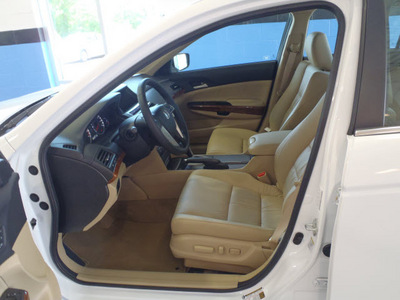 honda accord 2012 white sedan ex l v6 w navi gasoline 6 cylinders front wheel drive automatic 28557