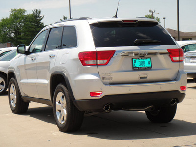 jeep grand cherokee 2011 silver suv limited gasoline 8 cylinders 4 wheel drive automatic 62034