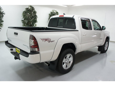 toyota tacoma 2012 white prerunner v6 gasoline 6 cylinders 2 wheel drive automatic 91731