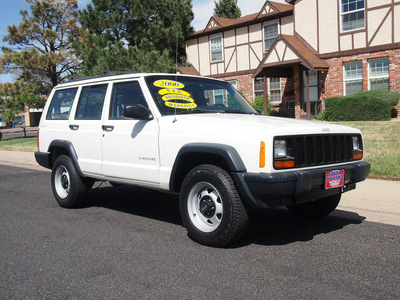 jeep cherokee 2000 white suv se 4x4 auto only 129k gasoline 6 cylinders 4 wheel drive automatic 80012