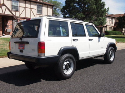 jeep cherokee 2000 white suv se 4x4 auto only 129k gasoline 6 cylinders 4 wheel drive automatic 80012