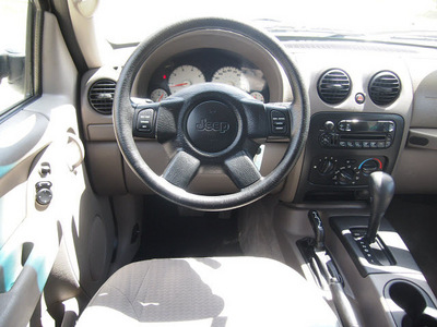 jeep liberty 2004 beige suv sport 4x4 auto warranty gasoline 6 cylinders 4 wheel drive automatic 80012
