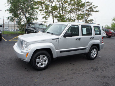 jeep liberty 2011 silver suv sport gasoline 6 cylinders 4 wheel drive automatic 19153