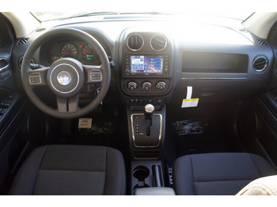 jeep compass 2012 gray suv latitude gasoline 4 cylinders 4 wheel drive automatic 33157