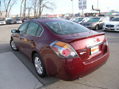 nissan altima 2011 dk  red sedan 4dr sdn i4 2 5s cvt gasoline 4 cylinders front wheel drive automatic 46219