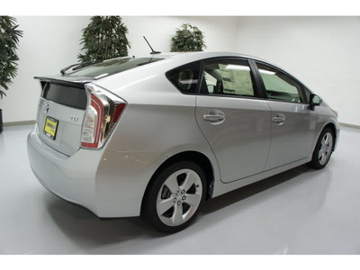 toyota prius 2012 silver hatchback five hybrid 4 cylinders front wheel drive not specified 91731