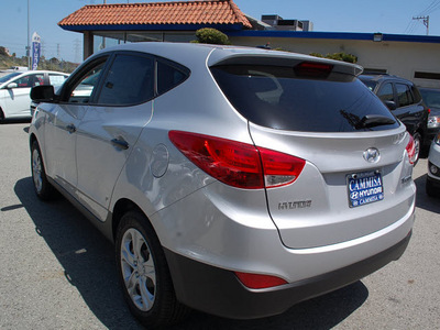 hyundai tucson 2012 silver gl gasoline 4 cylinders front wheel drive 5 speed manual 94010