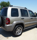 jeep liberty 2005 beige suv renegade gasoline 6 cylinders rear wheel drive automatic with overdrive 76018