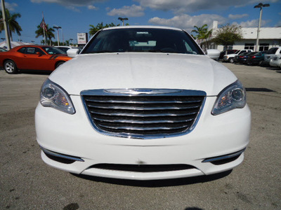 chrysler 200 2012 white sedan touring gasoline 4 cylinders front wheel drive automatic 33157