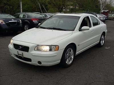 volvo s60 2005 white sedan 2 5t gasoline 5 cylinders front wheel drive automatic 06019