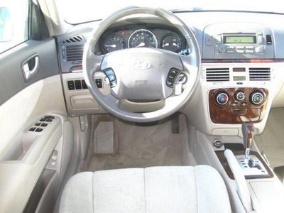 hyundai sonata 2006 white sedan gls v6 gasoline 6 cylinders front wheel drive automatic 80301