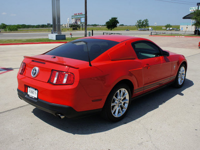 ford mustang 2011 red coupe gasoline 6 cylinders rear wheel drive automatic 76087