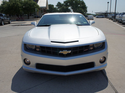 chevrolet camaro 2010 silver coupe ss gasoline 8 cylinders rear wheel drive automatic 76087