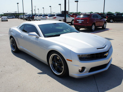 chevrolet camaro 2010 silver coupe ss gasoline 8 cylinders rear wheel drive automatic 76087