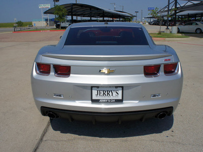 chevrolet camaro 2010 silver coupe ss gasoline 8 cylinders rear wheel drive automatic 76087