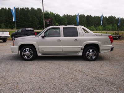 chevrolet avalanche 2005 beige ultimate lx southern comfort flex fuel 8 cylinders rear wheel drive automatic 27569