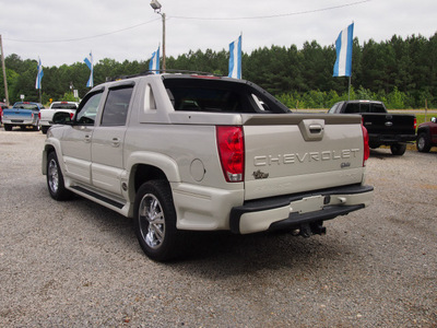 chevrolet avalanche 2005 beige ultimate lx southern comfort flex fuel 8 cylinders rear wheel drive automatic 27569