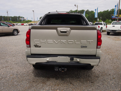 chevrolet avalanche 2005 beige ultimate lx southern comfort flex fuel 8 cylinders rear wheel drive automatic 27569