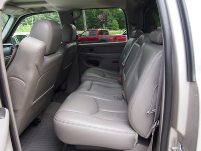 chevrolet avalanche 2005 beige ultimate lx southern comfort flex fuel 8 cylinders rear wheel drive automatic 27569