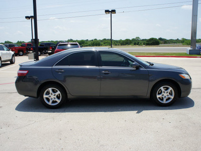 toyota camry 2009 gray sedan le gasoline 4 cylinders front wheel drive automatic 76087