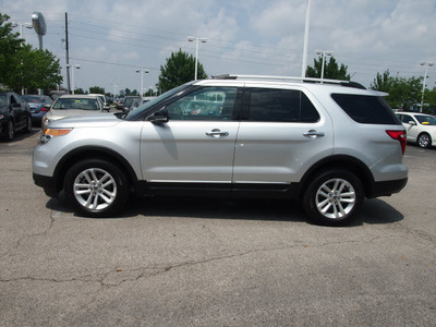 ford explorer 2011 silver suv xlt gasoline 6 cylinders 4 wheel drive automatic 46168